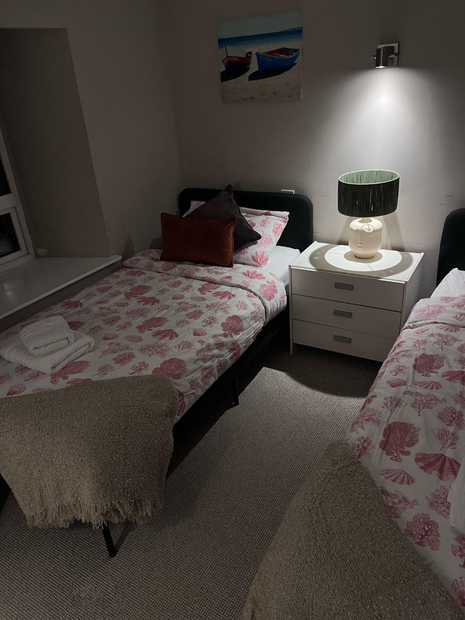 Splash Cottage Beach House With Sea Lapping Garden Bangor  Esterno foto